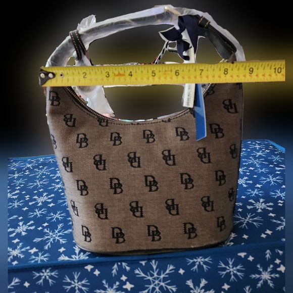 **Dooney & Bourke Classic Bucket Bag NWT - Picture 6 of 10